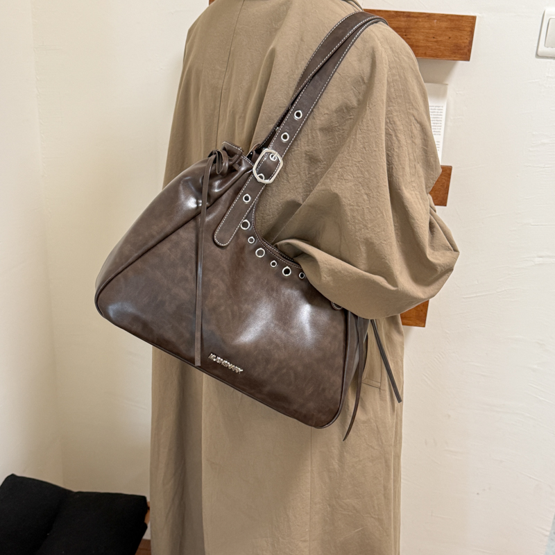 Bolsas de Ombro Estilo Vintage - Luxury Bags That Are Vegan avaliação e preço