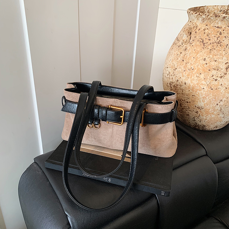 Nova Bolsa de Ombro de Couro P - Luxury Bags That Are Vegan avaliação e preço