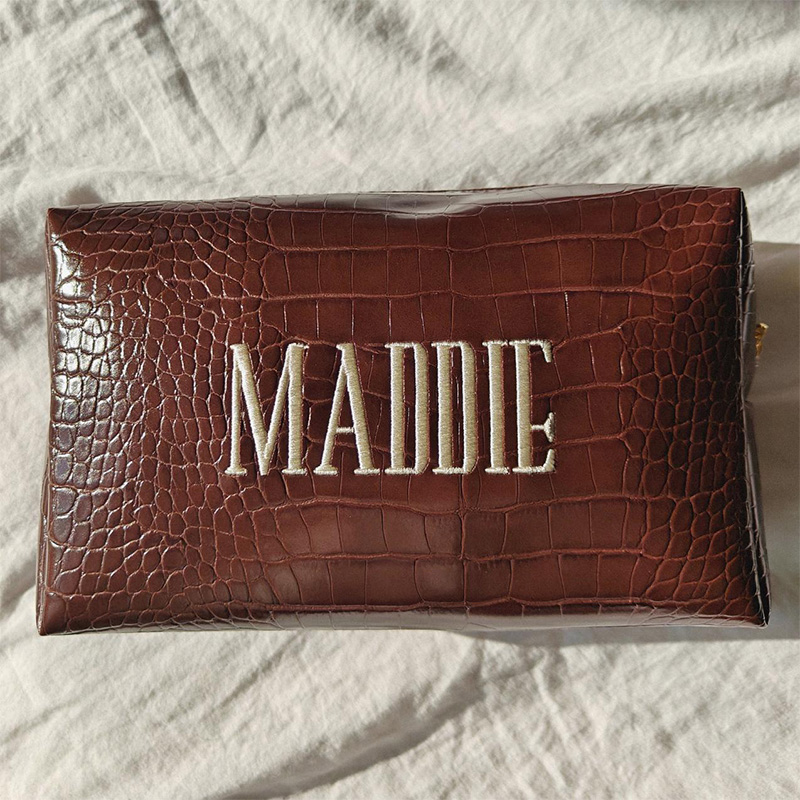 Bolsa de Maquiagem Croc Bordad - Luxury Bags That Are Vegan avaliação e preço