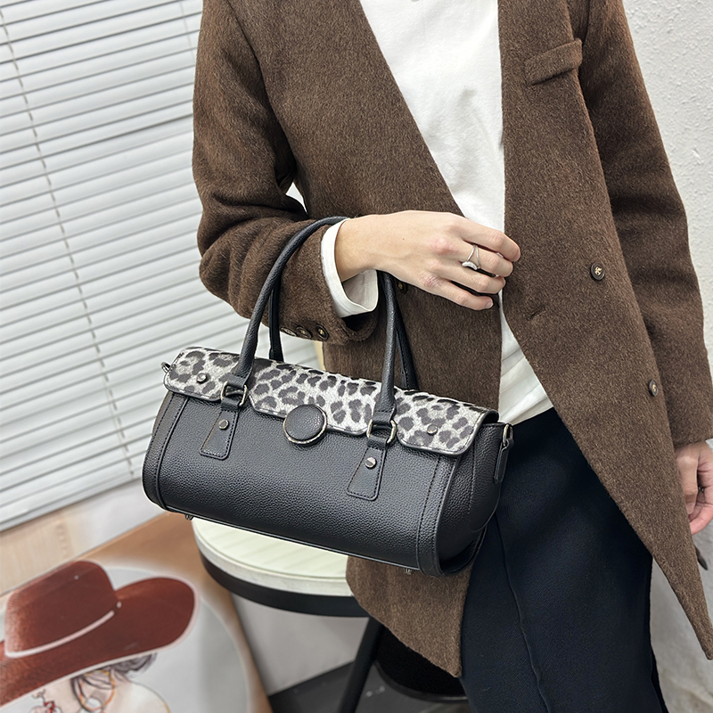 Bolsa Vintage com Estampa de L - Luxury Bags That Are Vegan avaliação e preço
