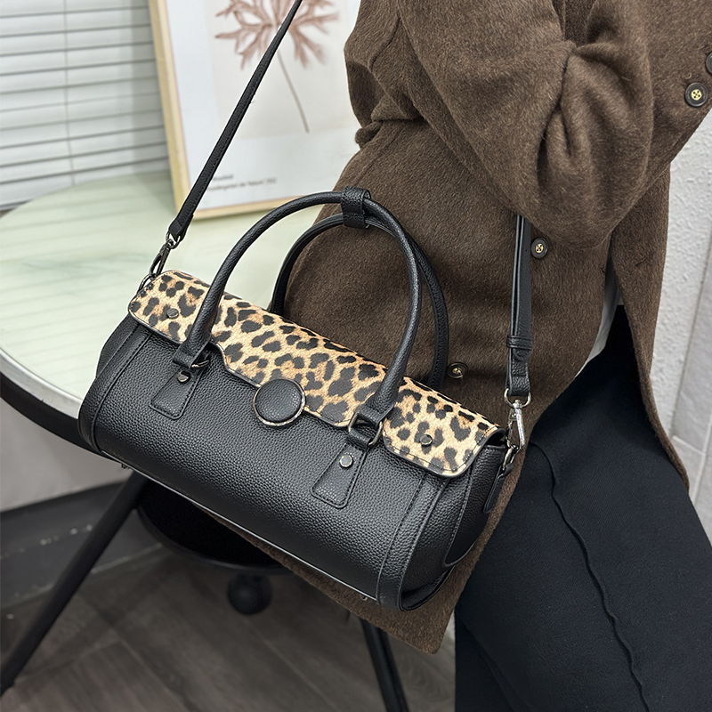 Bolsa Vintage com Estampa de L - Luxury Bags That Are Vegan avaliação e preço